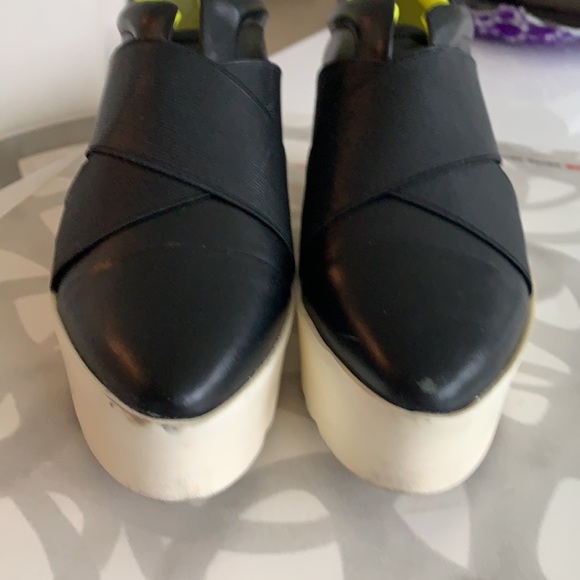 Kendall and Kylie black pointy wedges white soles - Picture 15 of 15